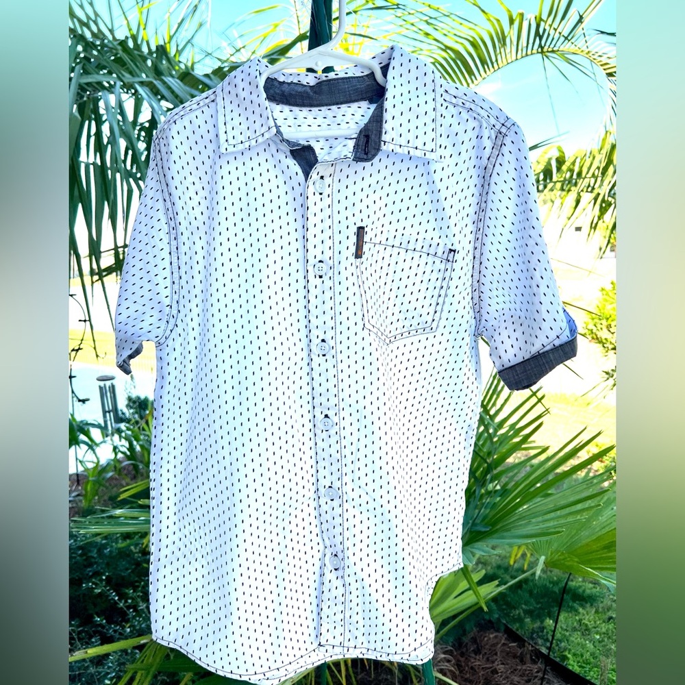 BOYS BEN SHERMAN SHORT SLEEVED SHIRT  approximate size 6